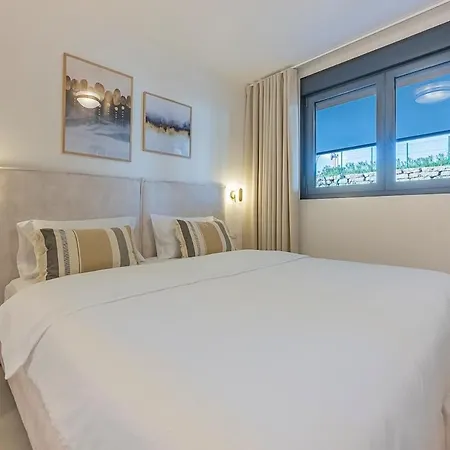 Apartment Magnificent 3-bedroom Apartment, Terrace, Sauna And Swimming Pools *