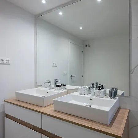 Apartment Magnificent 3-bedroom Apartment, Terrace, Sauna And Swimming Pools *
