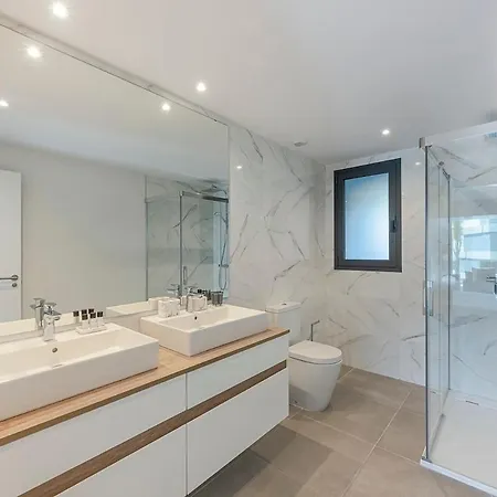 Apartment Magnificent 3-bedroom Apartment, Terrace, Sauna And Swimming Pools *