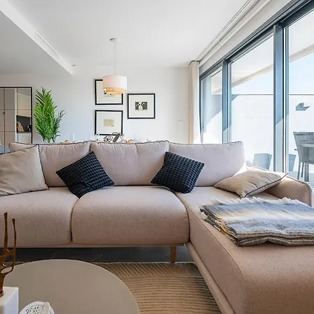 Apartment Magnificent 3-bedroom Apartment, Terrace, Sauna And Swimming Pools *