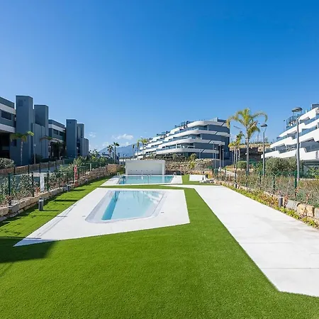 Magnificent 3-bedroom Apartment, Terrace, Sauna And Swimming Pools Apartment *