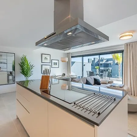 Magnificent 3-bedroom Apartment, Terrace, Sauna And Swimming Pools Apartment *