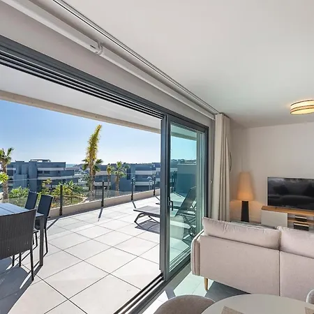 Apartment Magnificent 3-bedroom Apartment, Terrace, Sauna And Swimming Pools *