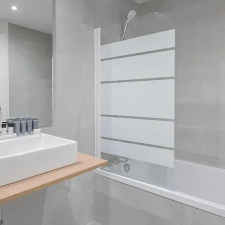 Magnificent 3-bedroom Apartment, Terrace, Sauna And Swimming Pools Apartment