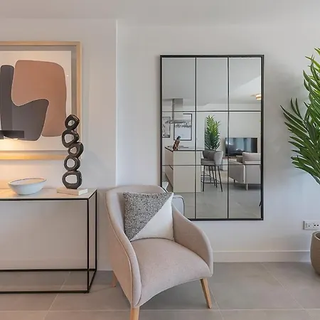 Magnificent 3-bedroom Apartment, Terrace, Sauna And Swimming Pools Apartment *
