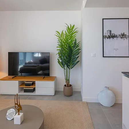 Magnificent 3-bedroom Apartment, Terrace, Sauna And Swimming Pools